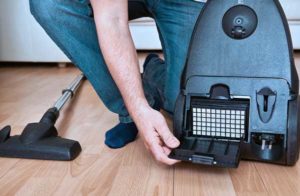 wie-staubsauger-reinigen-sauber-machen